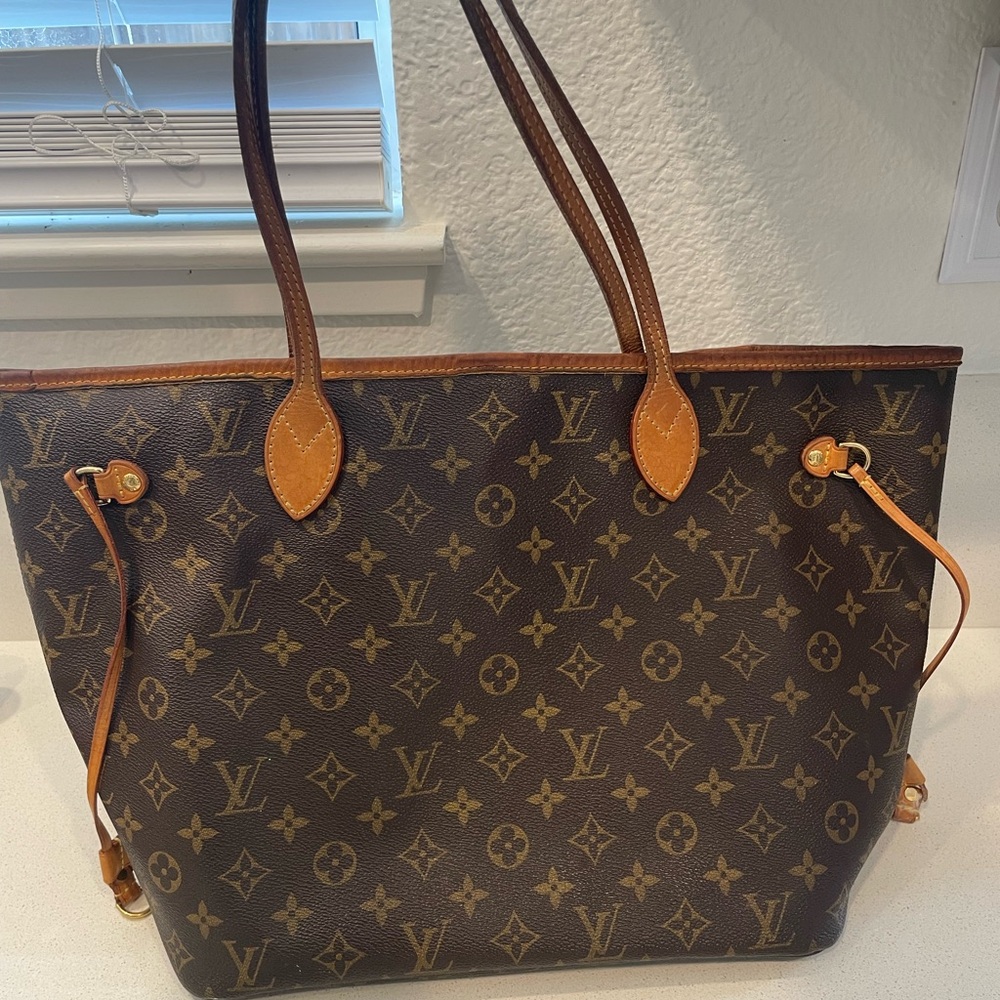 Authentic Louis Vuitton Neverfull bag purse